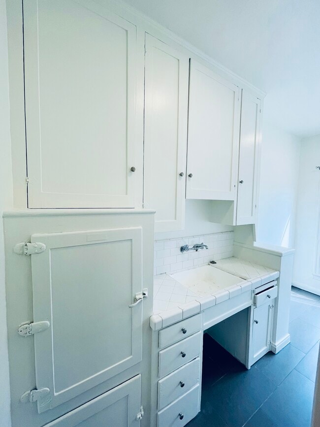 637 #2 Kitchen - 637 N Spaulding Ave