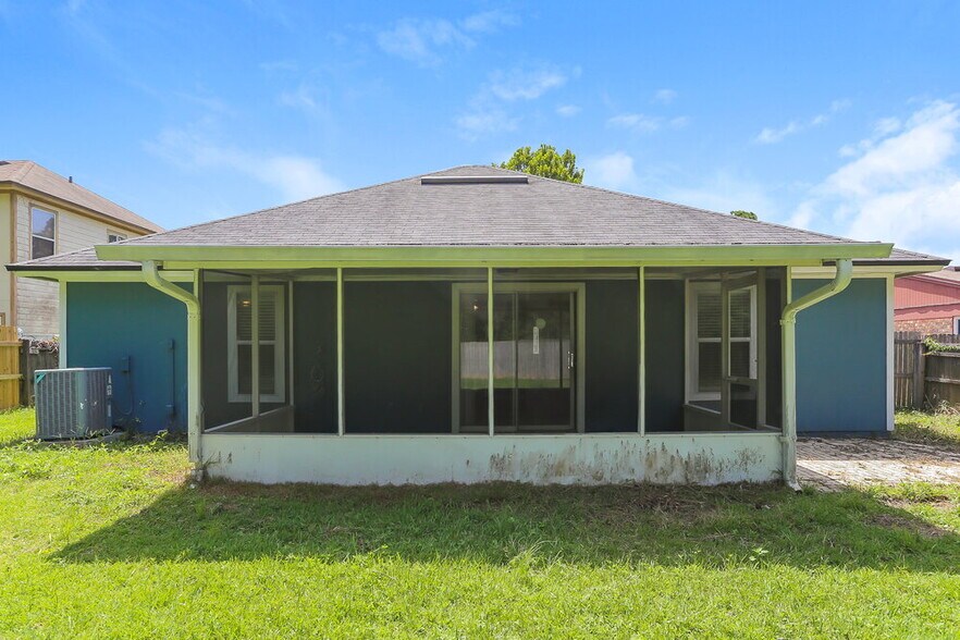 Building Photo - 2231 Luana Dr E