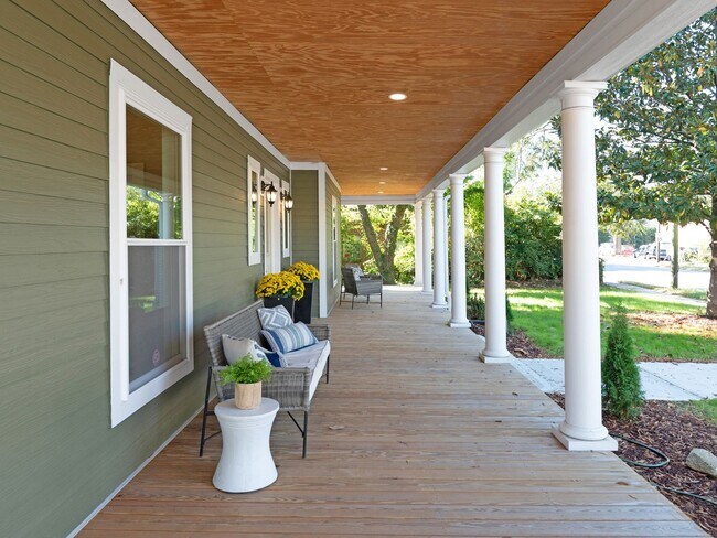 Building Photo - 402 S Chester St