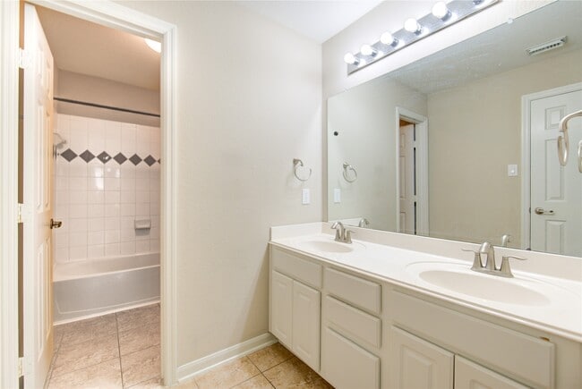 Building Photo - 1227 Glenwood Canyon Ln