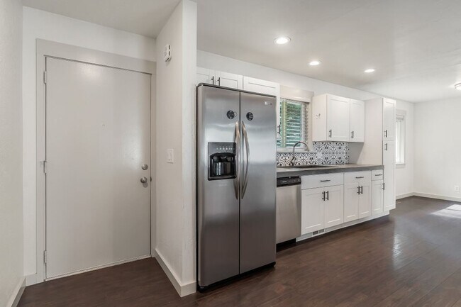 Building Photo - Emerald Estates 4 bed 2 bath with fenced yard