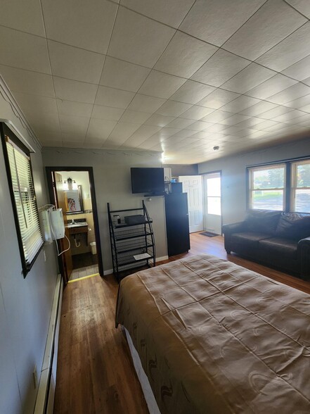 Building Photo - 605 30th Ave W