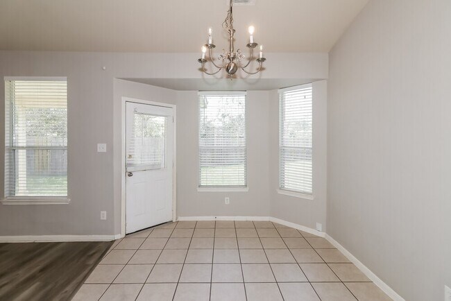 Building Photo - 5915 Ranch Riata Ct