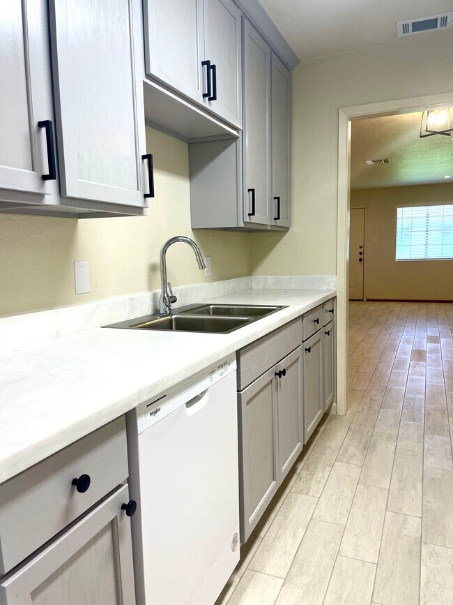 Building Photo - 5454 Folsom Dr