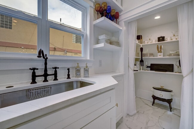 Building Photo - 20 M L King Ave