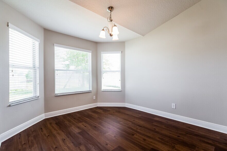 Building Photo - 2080 Antler Dr