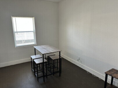 Building Photo - Furnished Private Room w/ Private Bath & Utilities Included