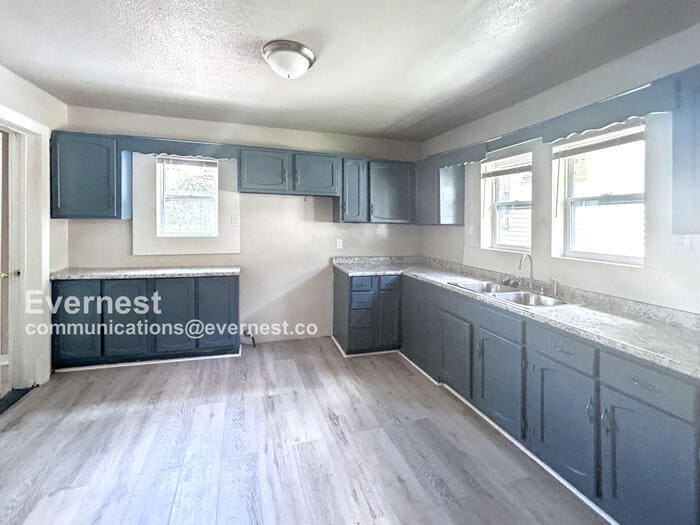 Building Photo - 317 5th Way