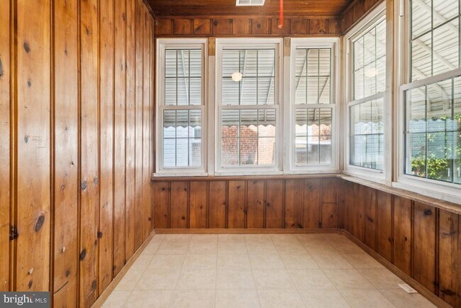 Building Photo - 7809 Oakdale Ave