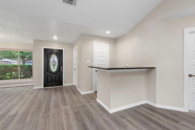 Building Photo - 8363 Pebbledowne Dr