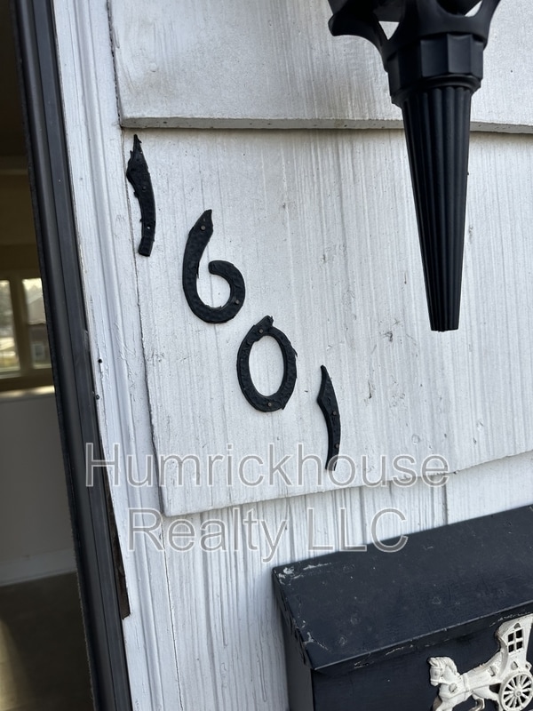 Building Photo - 1601 Grovewood Dr