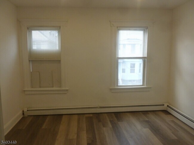 Building Photo - 523 Franklin St