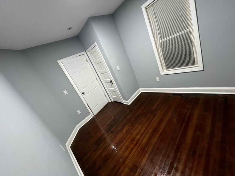 Building Photo - 267 Sargeant St