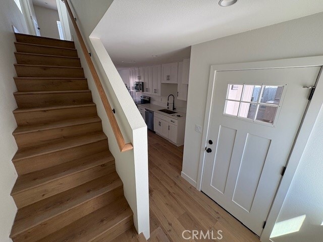 Building Photo - 758 W 20th St