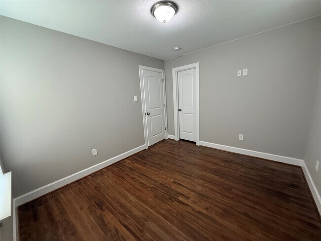 Building Photo - 1146 Majestic St