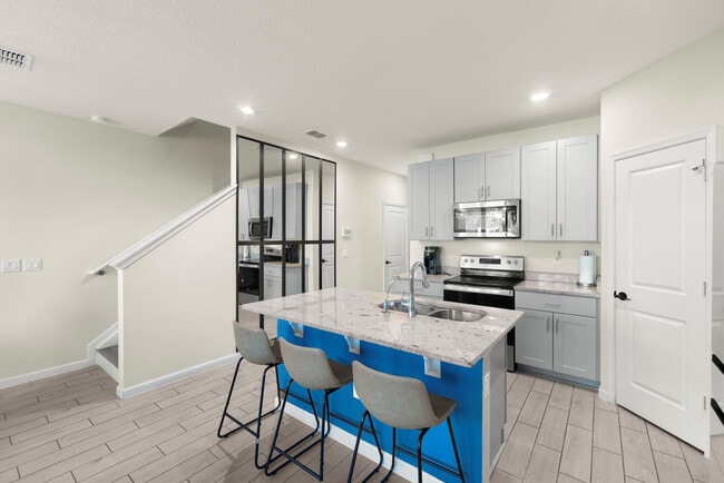 Building Photo - 1653 Lindley St