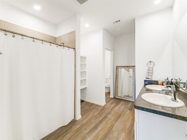 Building Photo - 15022 High Rpds Ln