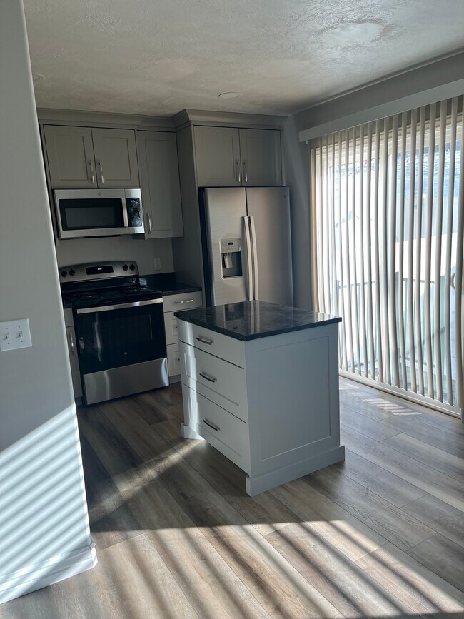 Building Photo - 374 E Braidhill Dr