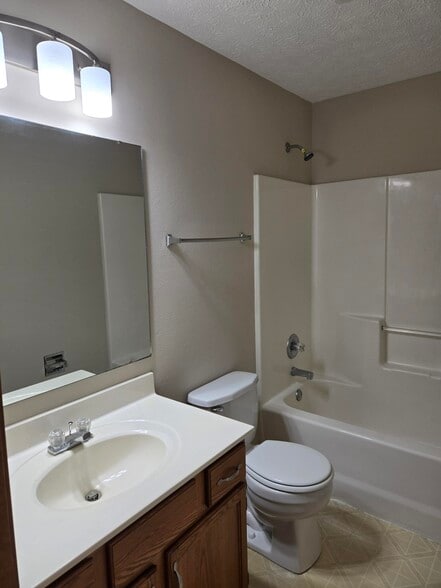 Building Photo - 1757 N Keebler Ave