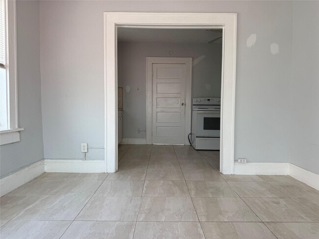 Building Photo - 1621 Van Buren St