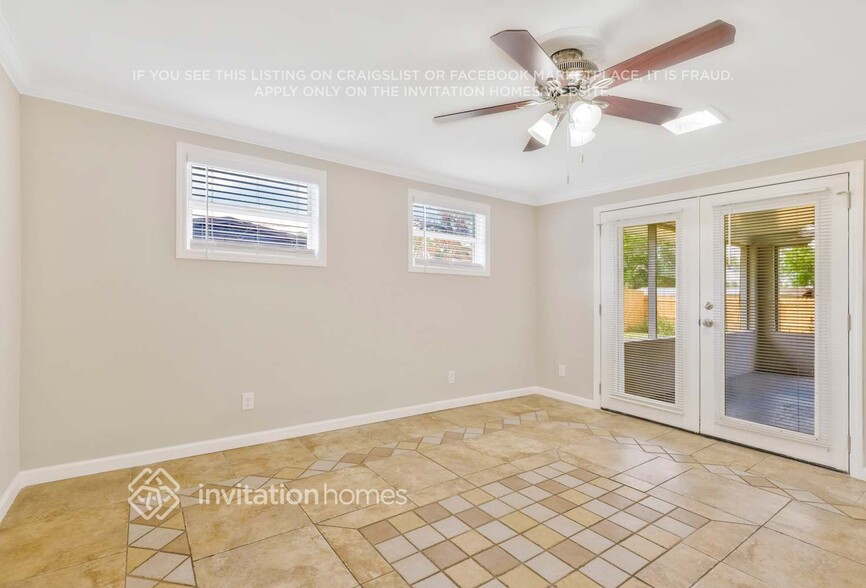 Building Photo - 423 Janell Dr