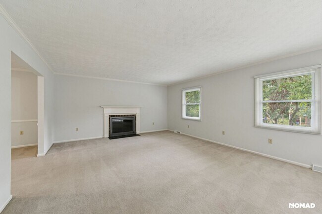 Building Photo - Spacious 4BR House in Weaverville Area, 10...