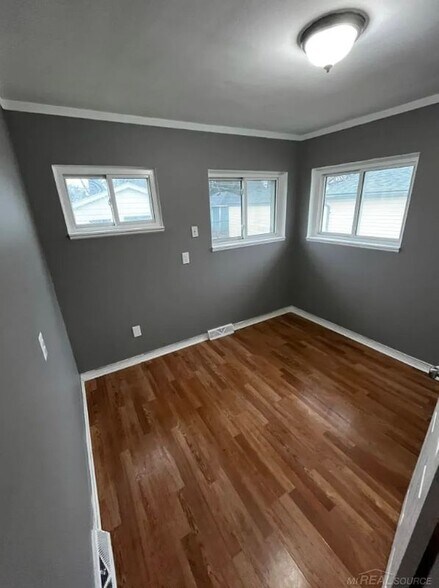 Building Photo - 8647 Chalmers Ave