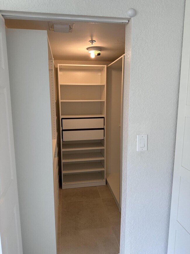 Building Photo - 1801 N Flagler Dr