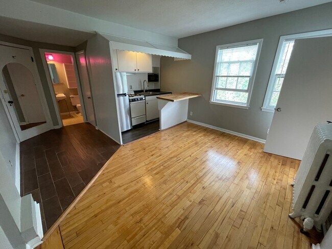 Building Photo - 2118 Pillsbury Ave
