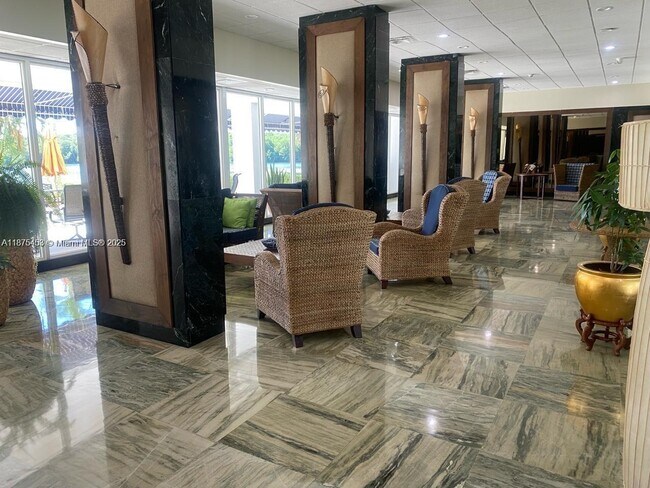 Building Photo - 500 Bayview Dr