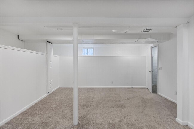 Building Photo - MOVE-IN READY!!!!