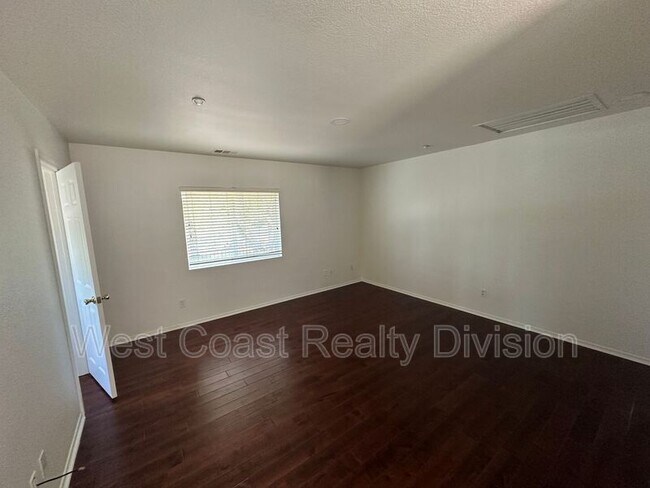 Building Photo - 820 Silver Dr