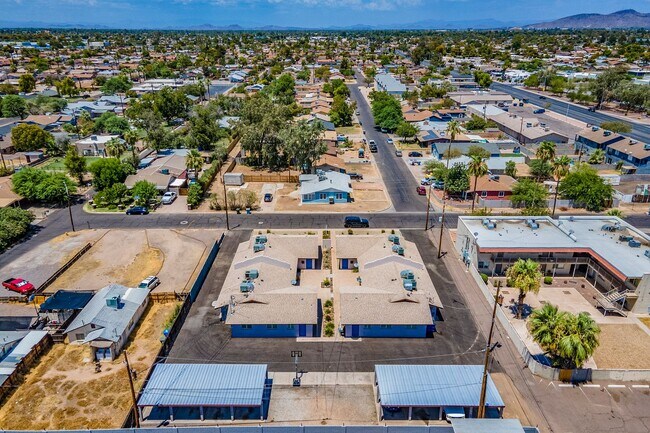 Building Photo - Fully remodeled Casita style apartment hom...