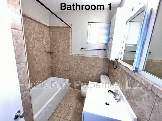 Building Photo - 3312 Little John Dr