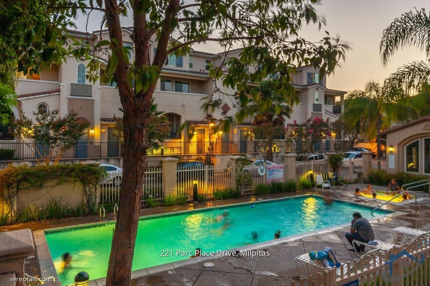 Building Photo - 221 Parc Place Dr