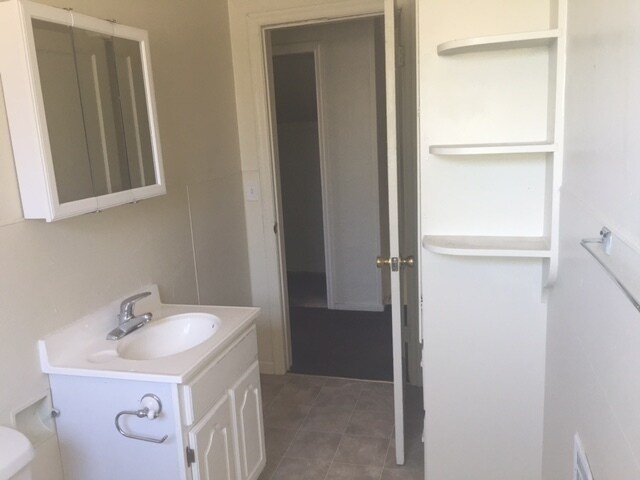 Building Photo - Vintage 2-Story 4BD/2BA Campus-Area Home!