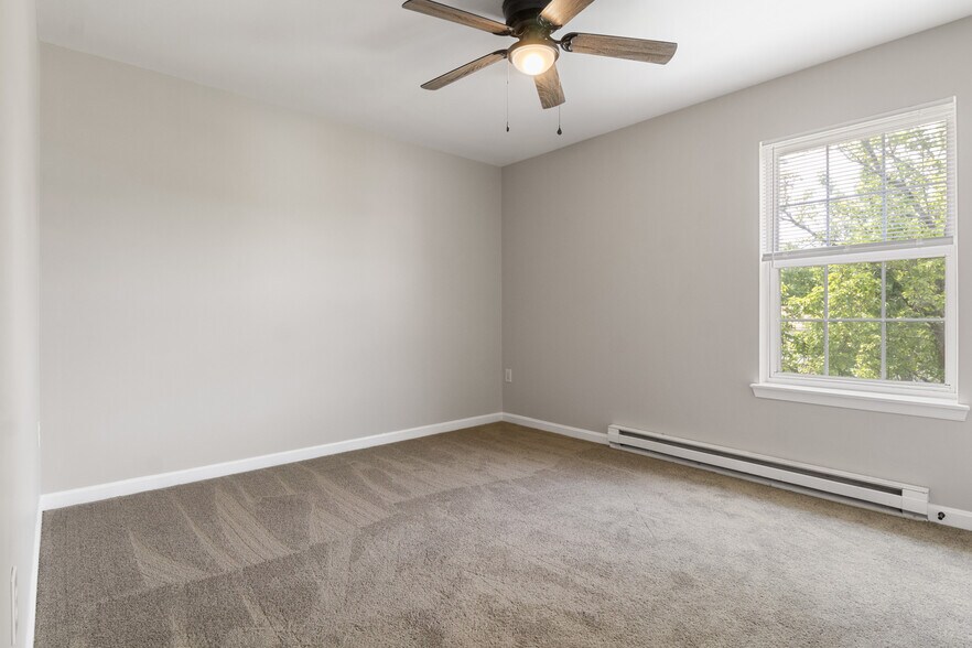 Building Photo - 2957 Solar Dr