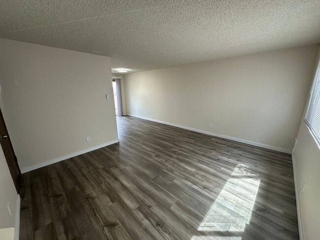 Building Photo - NO3330