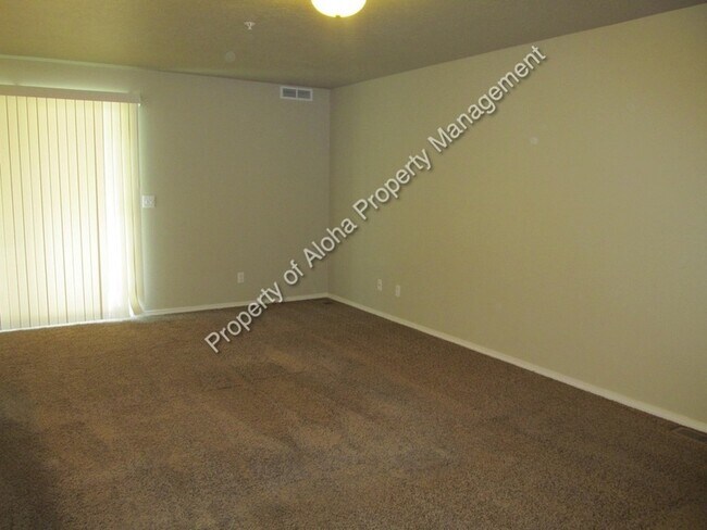 Building Photo - 1023 W Pine Ave