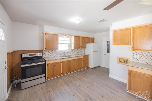 Building Photo - 872 Forrest Ave