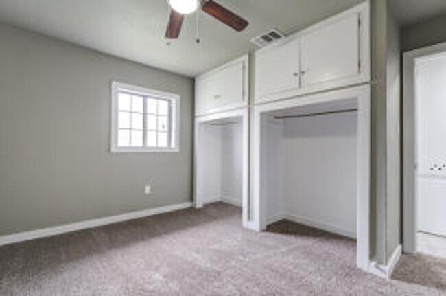 Building Photo - 918 E Rice St