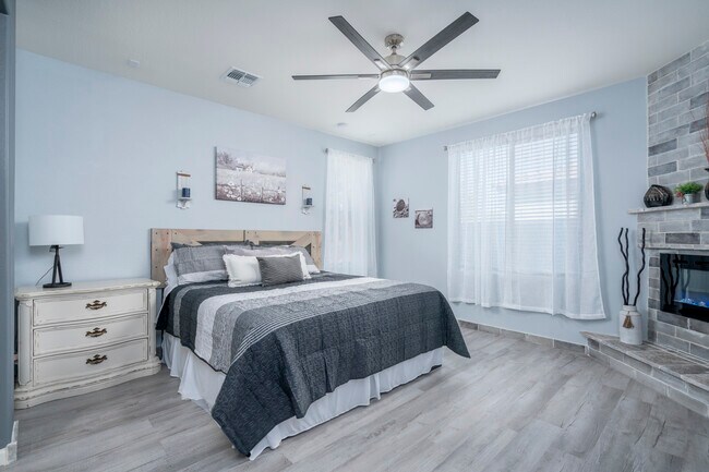 Building Photo - 750 W Torino Pl