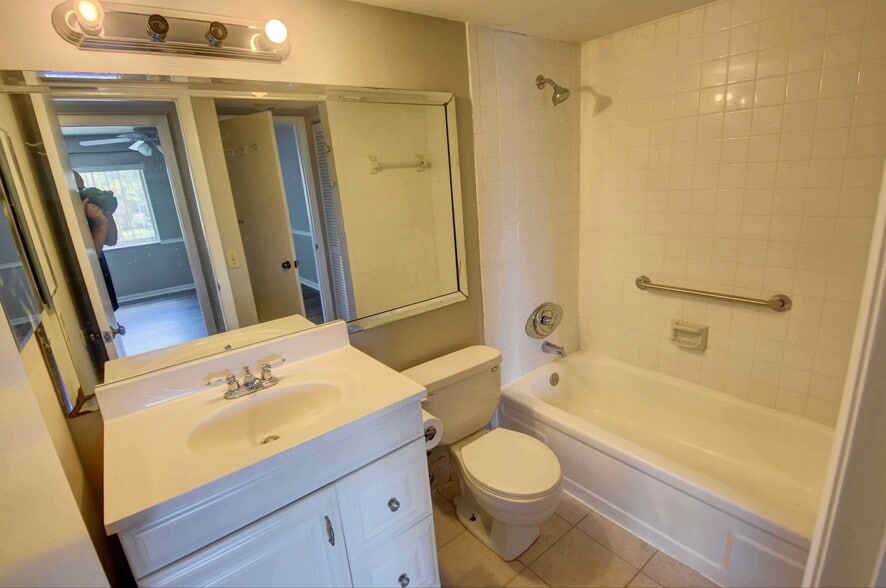 bathroom - 4850 Sable Pine Cir