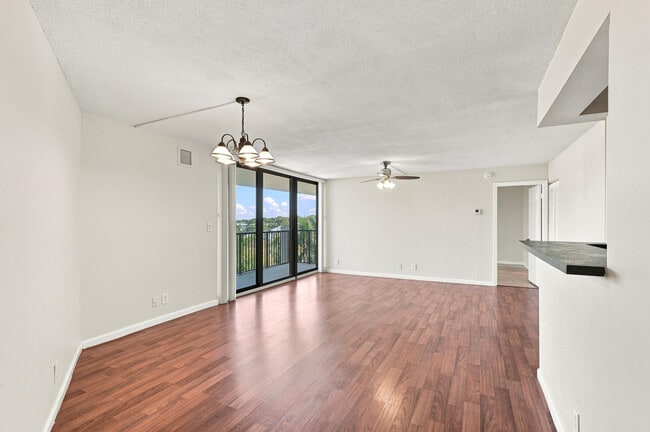 Building Photo - 1301 River Reach Dr