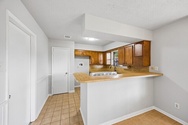 Building Photo - 1605 Cypress Hollow St