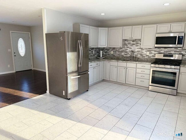 Building Photo - 7 Beechwood Dr