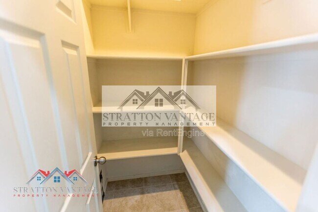 Building Photo - 43620 W Mescal Dr