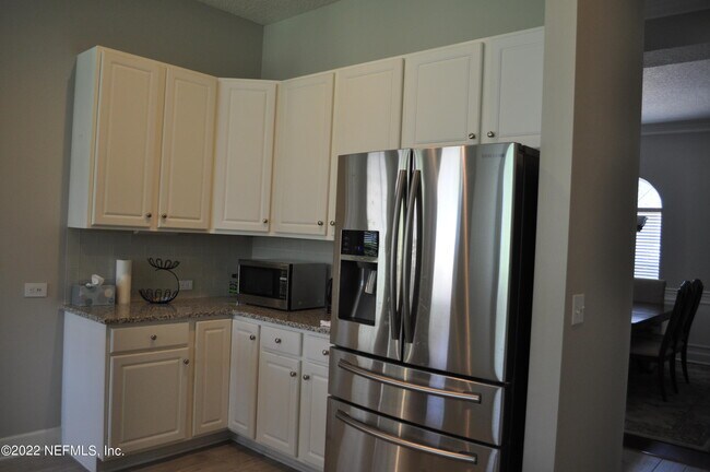Building Photo - 261 N Mill View Way