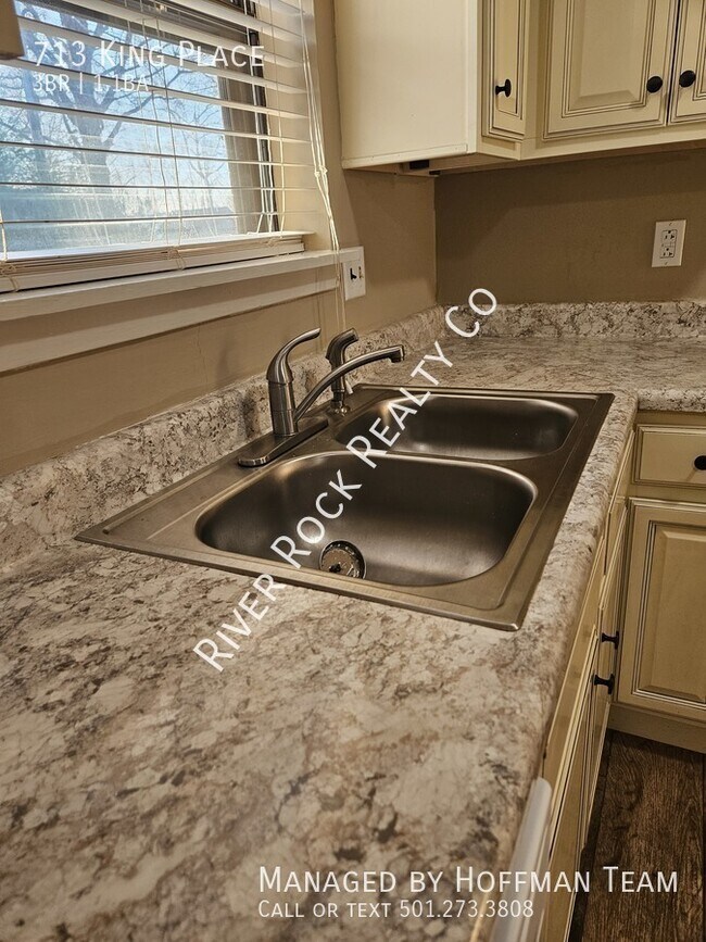 Building Photo - 713 King Pl