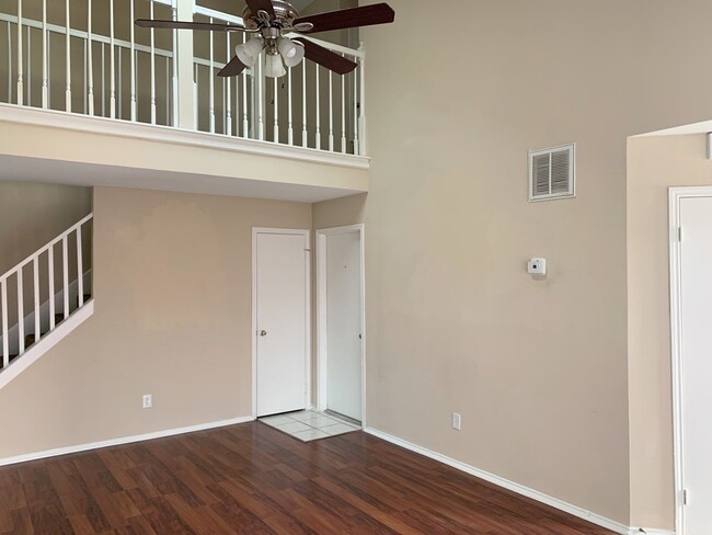 Building Photo - 5922 Cinnamon Creek Cir